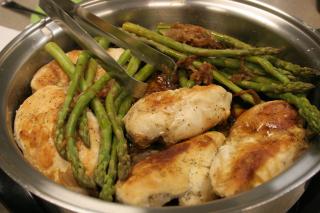 Chicken with Asparagus and Caramelized Onions