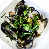 Saladmaster Recipe Beer-Steamed Clams & Mussels