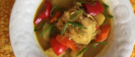 Make healthy curry with chicken and vegetables