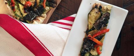Healthy pizza recipe using grilled vegetables and pesto sauce