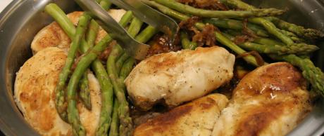 Chicken with Asparagus and Caramelized Onions