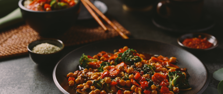 Making a quick and healthy vegetable stir-fry without oil
